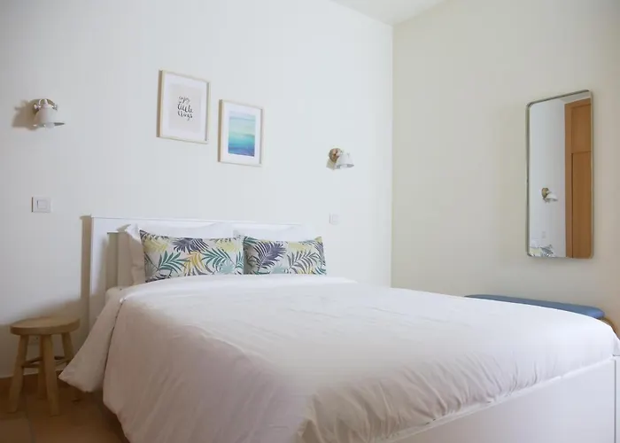 Sea View Near Meia In Lagos! Apartment *
